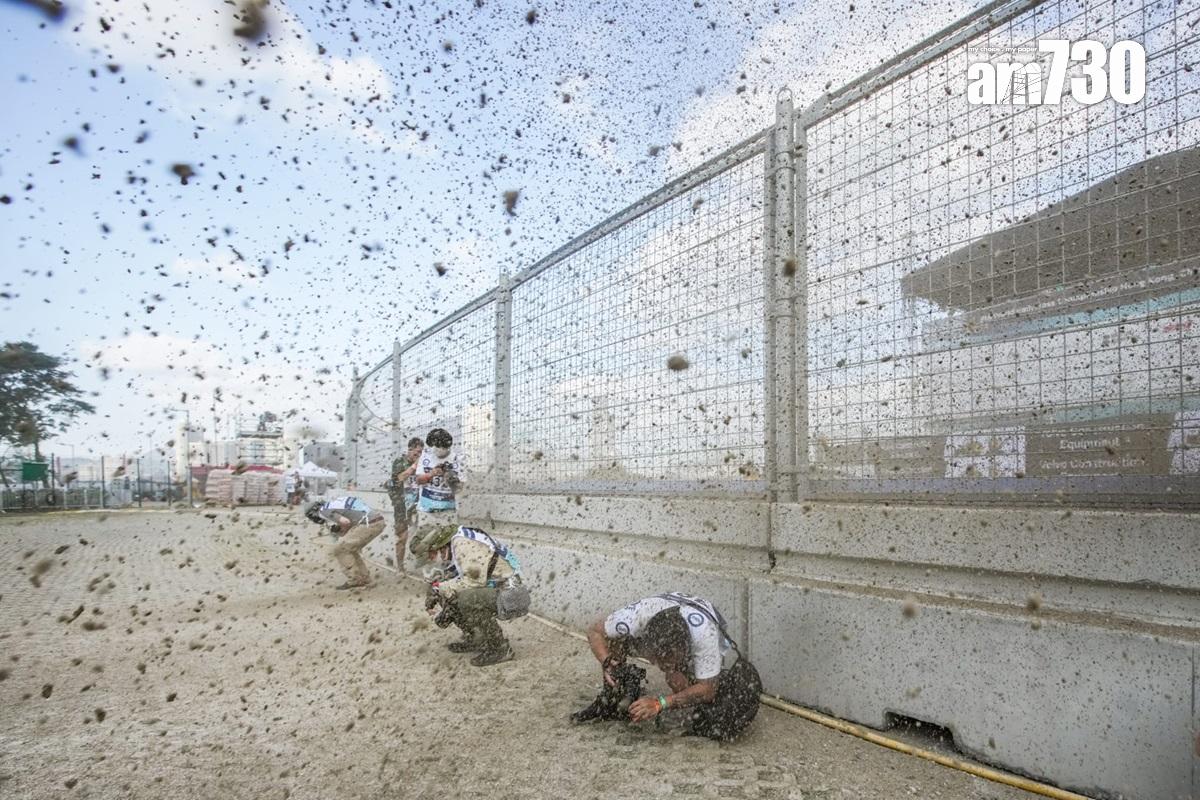 FIA越野車錦標賽的沙地賽道,每當車手經過都塵土飛揚。(李睿哲攝)