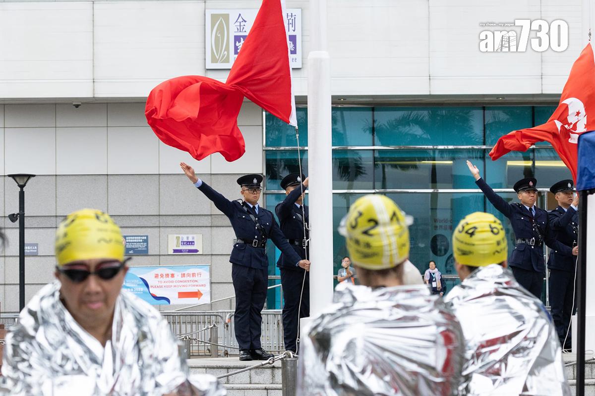 維港渡海泳今日早上舉行,金紫荊廣場如常舉行升旗儀式。(蘇文傑攝)