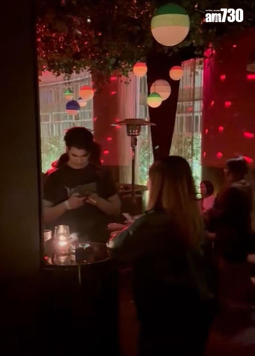 Mile昨晚由經理人陪同現身中環Dragon I。