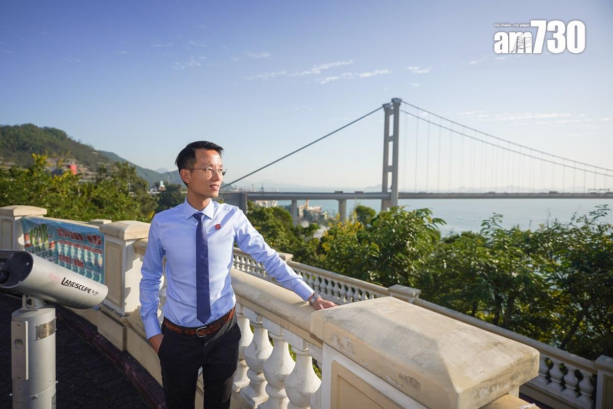 鄧顯權接受《am730》專訪時透露,加入政府前已曾到訪青嶼幹線觀景台,並察覺到交通不便的問題。(李睿哲攝)