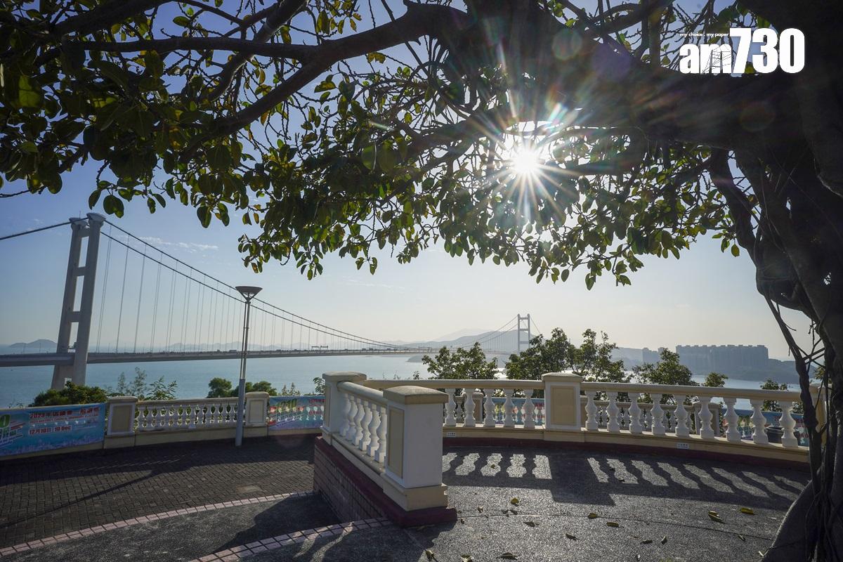 青嶼幹線觀景台可一覽有青馬大橋的海景。(李睿哲攝)