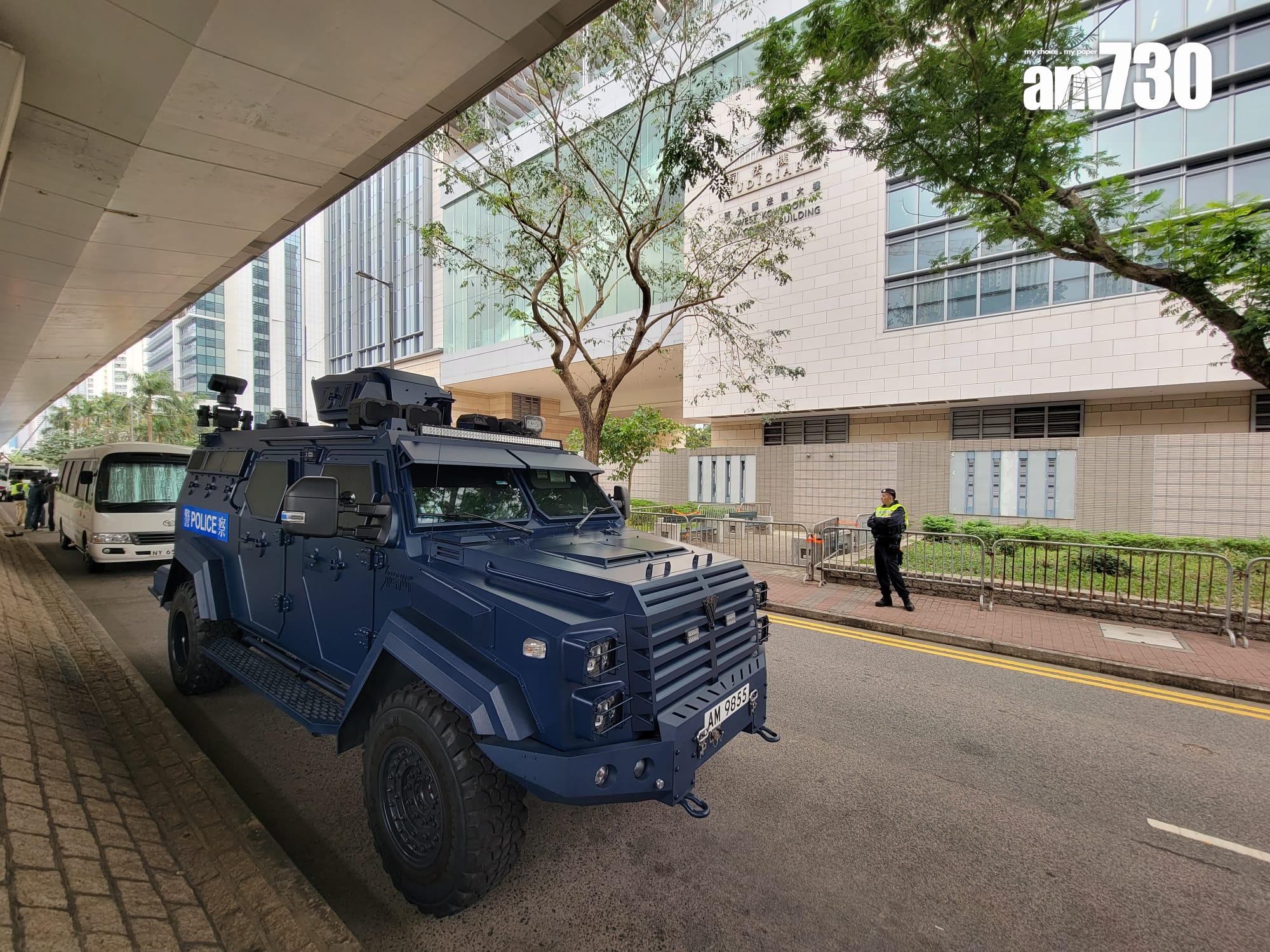 國產劍齒虎裝甲車到場戒備。(鍾式明攝)