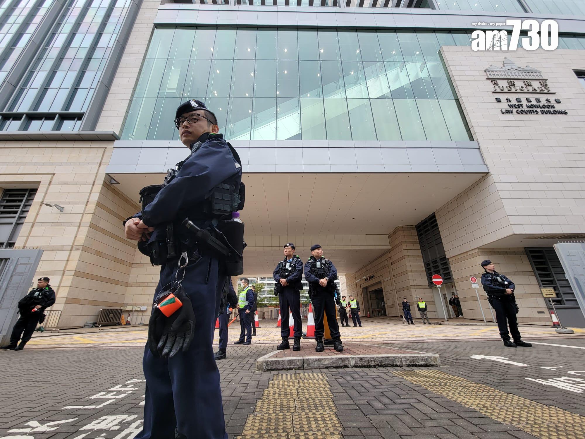 多名警員在現場戒備。(鍾式明攝)