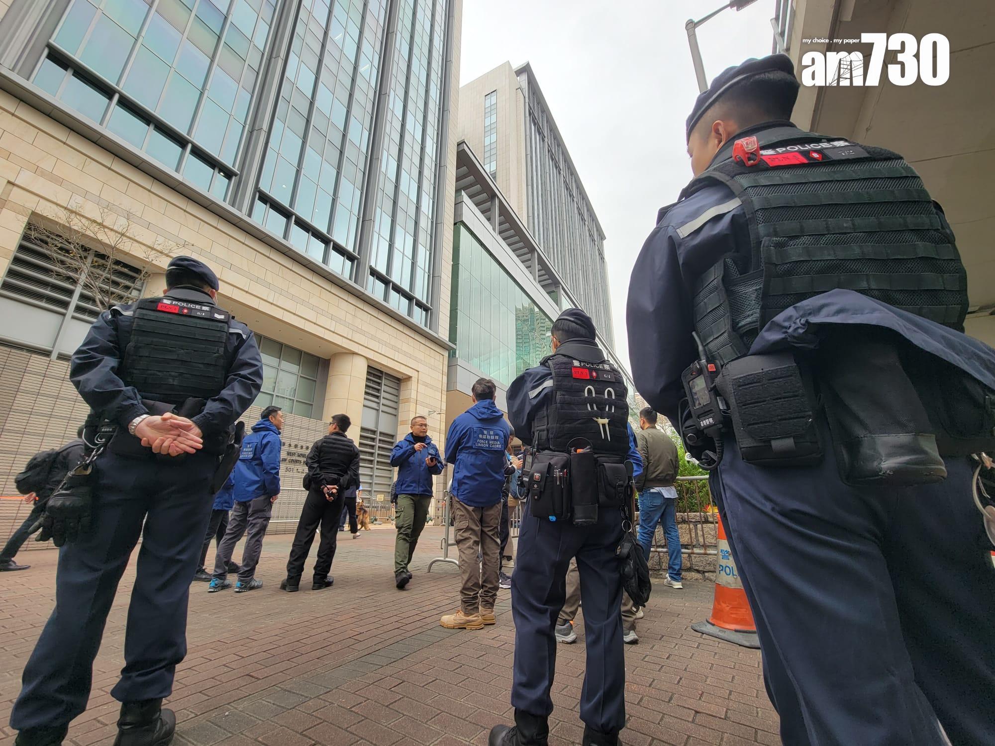 多名警員在現場戒備。(鍾式明攝)