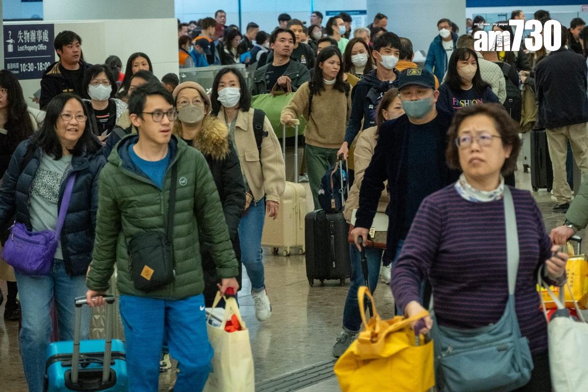 在一連四日聖誕節長假期的最後一日,大批市民乘搭高鐵回港。(陳奕釗攝)