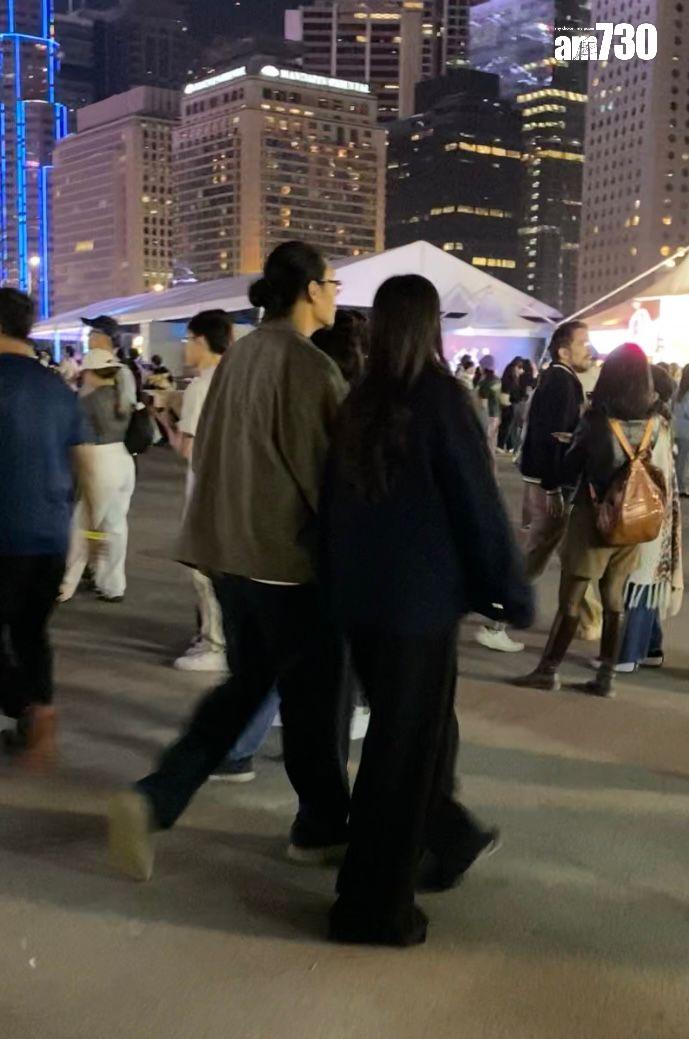 Mandy譚旻萱日前與導演男友拖手現身中環。