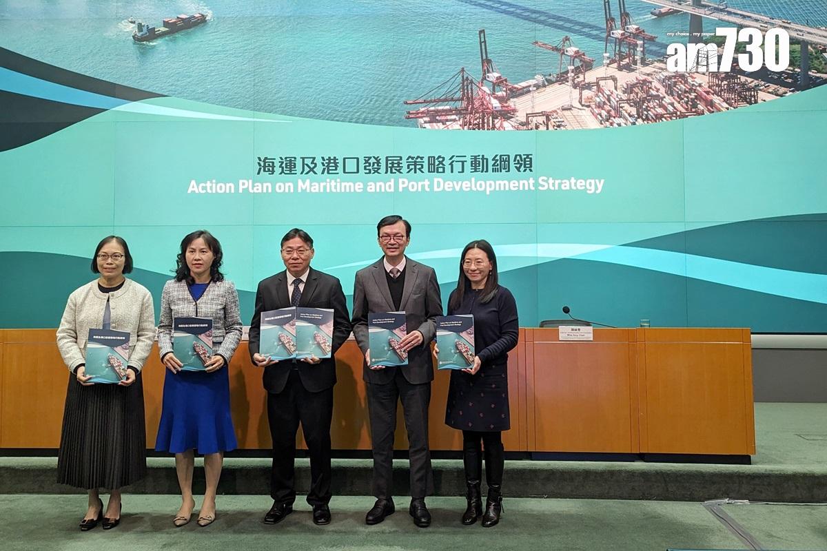 運輸及物流局發表《海運及港口發展策略行動綱領》,中為林世雄。(羅庸軒攝)