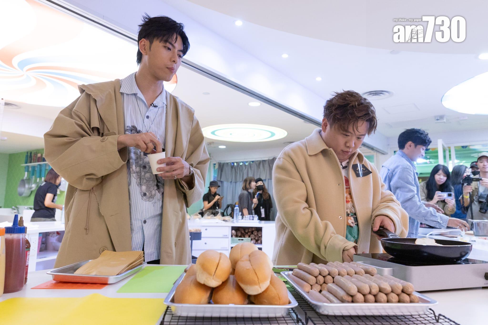 193連踩兩場粉絲見面會,非常肚餓,狂食爆谷。(蘇文傑攝)