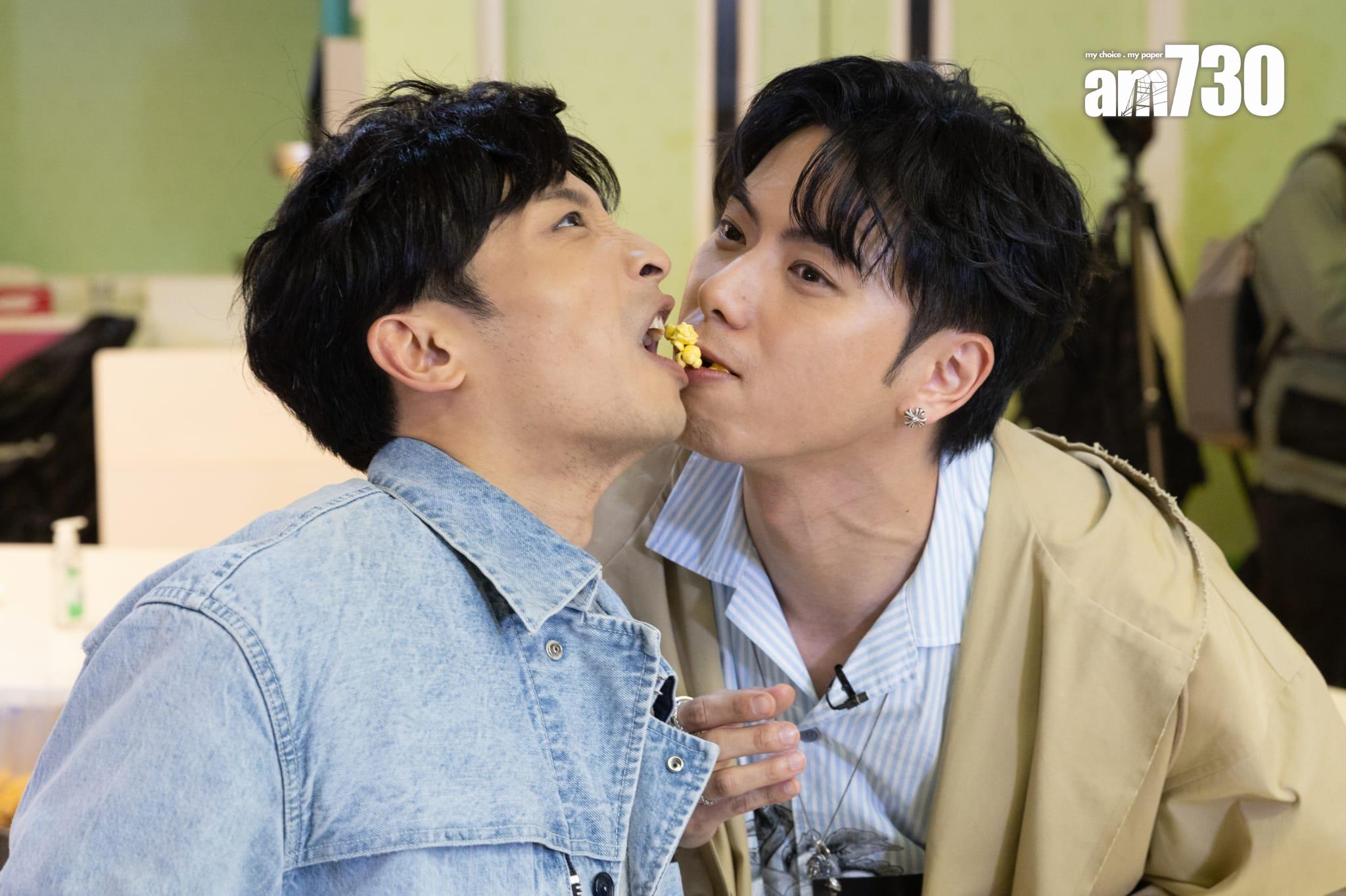 193用口餵Dee哥食爆谷。(蘇文傑攝)