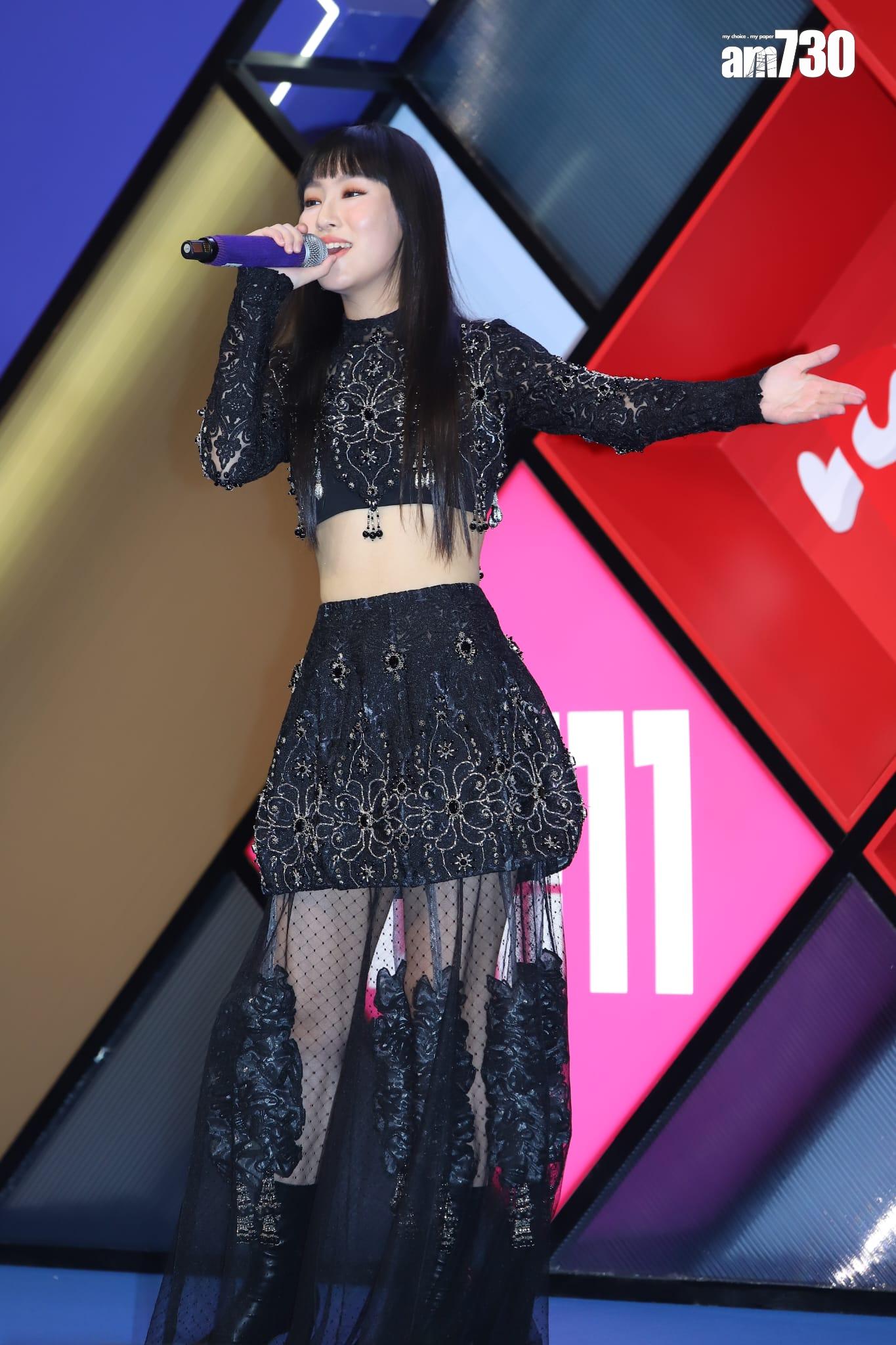 炎明熹與After Class合唱後,再獨唱《Crystal Clear》和《好想約會你》兩首歌。(羅錦鴻攝)