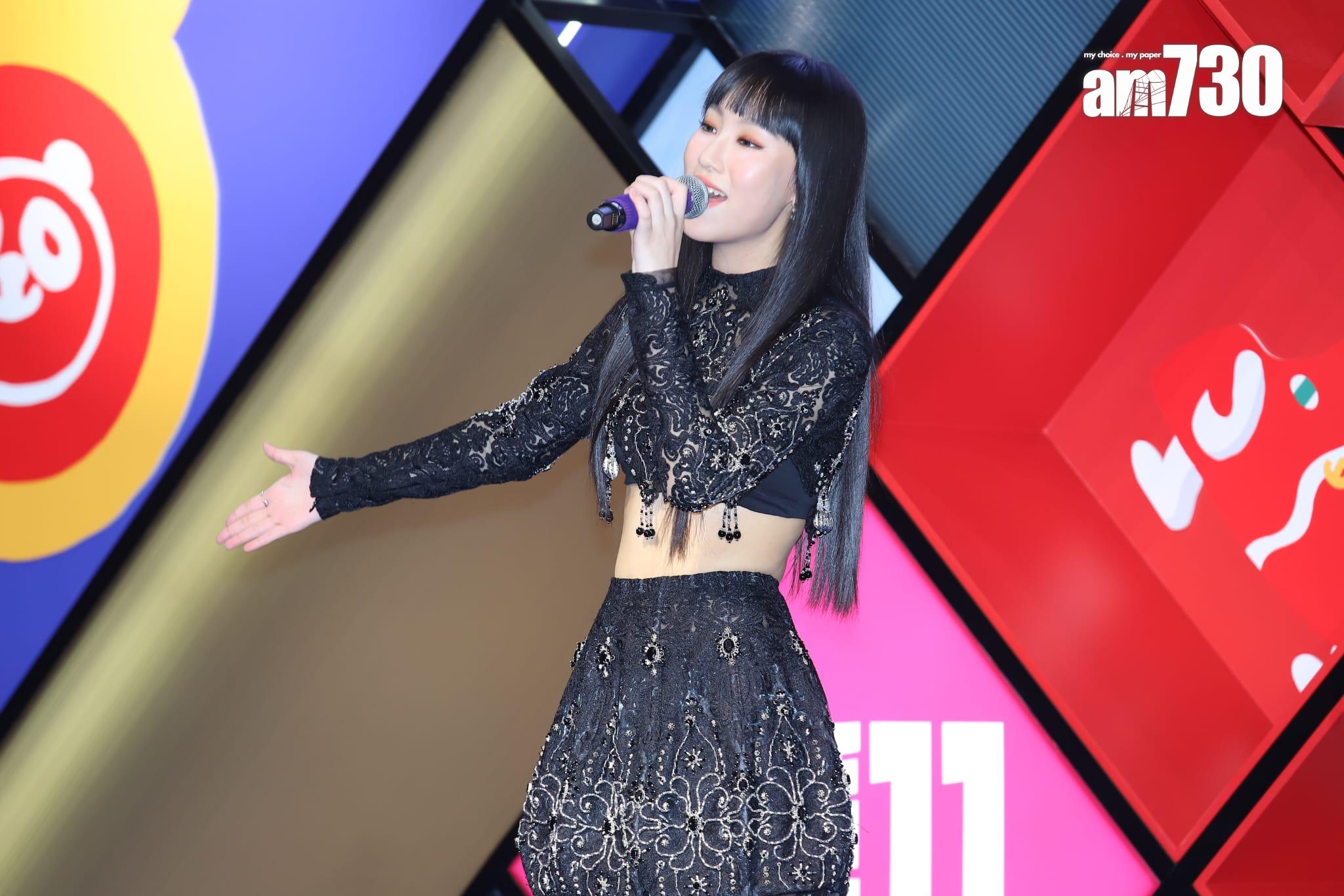 炎明熹與After Class合唱後,再獨唱《Crystal Clear》和《好想約會你》兩首歌。(羅錦鴻攝)