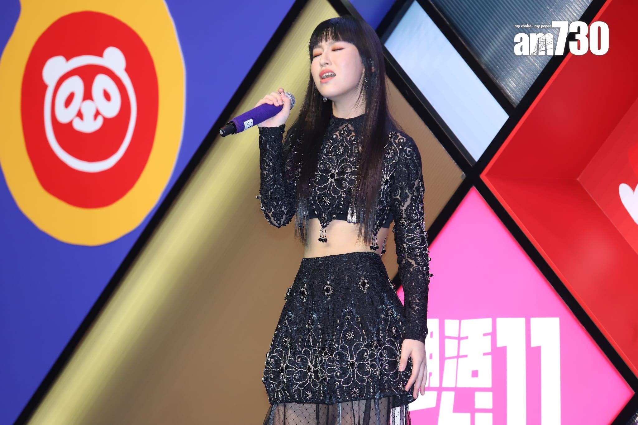 炎明熹與After Class合唱後,再獨唱《Crystal Clear》和《好想約你》兩首歌。(羅錦鴻攝)