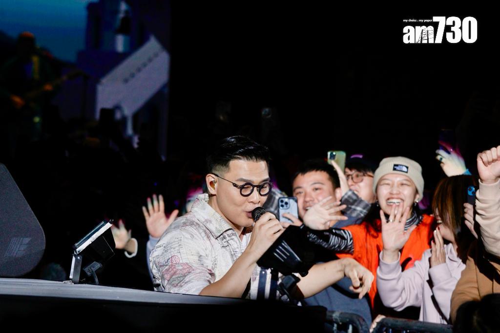 RubberBand開聖誕跨年show「JUNTOS音樂會」頭場。