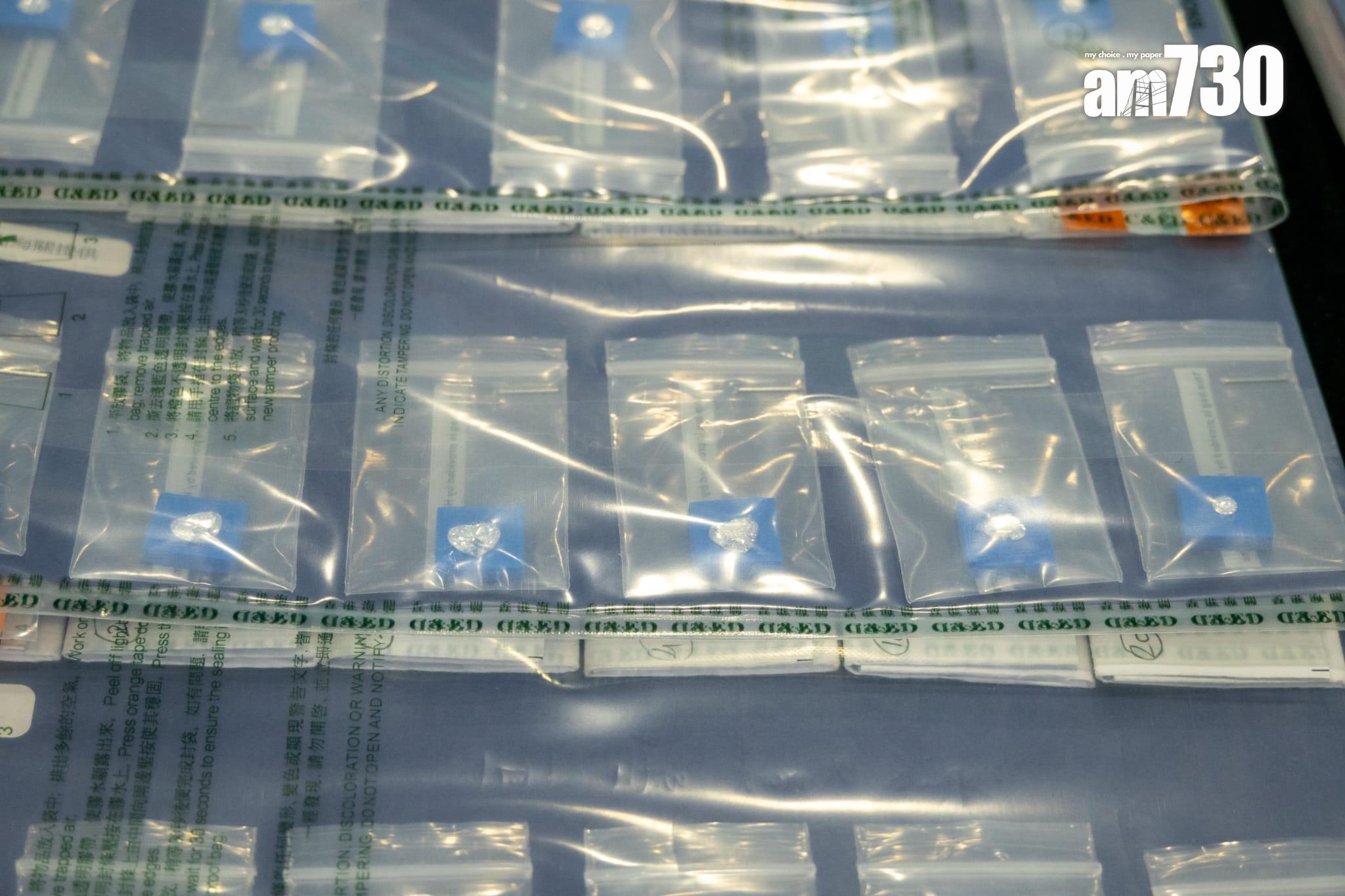海關首偵破集團利用跨國鑽石貿易洗黑錢 虛報人造鑽石為天然鑽石 涉款5億(陳奕釗攝)