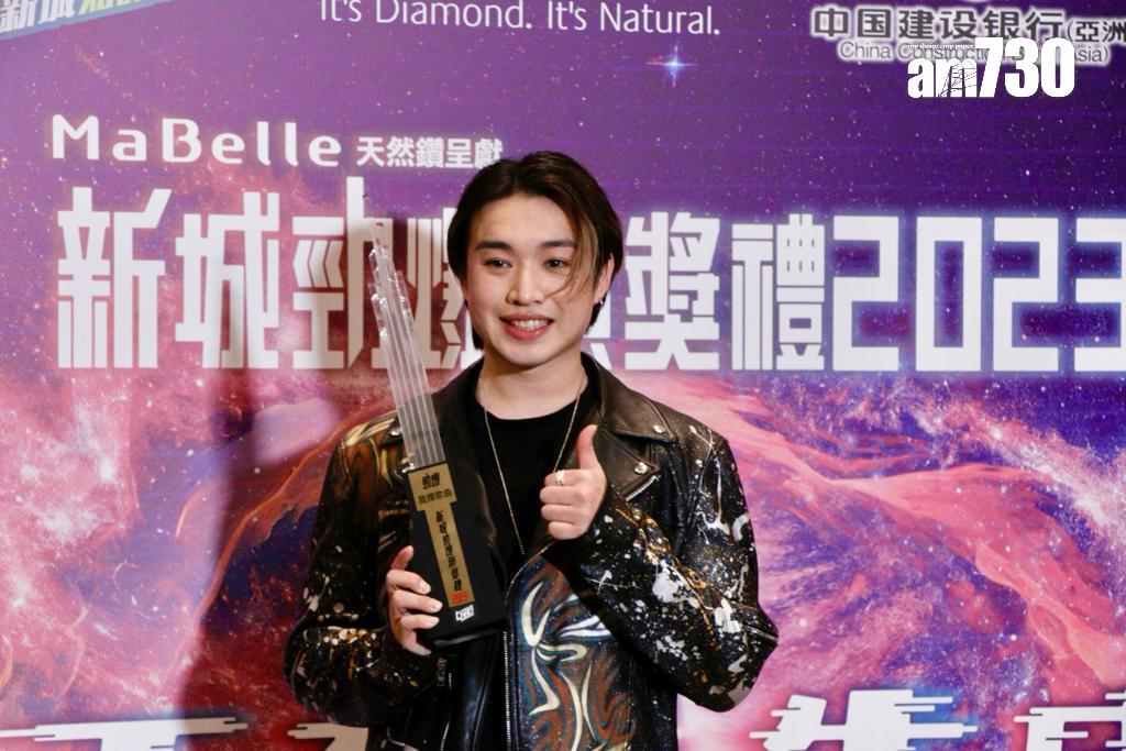 JER出席新城勁爆頒獎禮,憑《JM單身9》奪「勁爆我撐歌曲」。