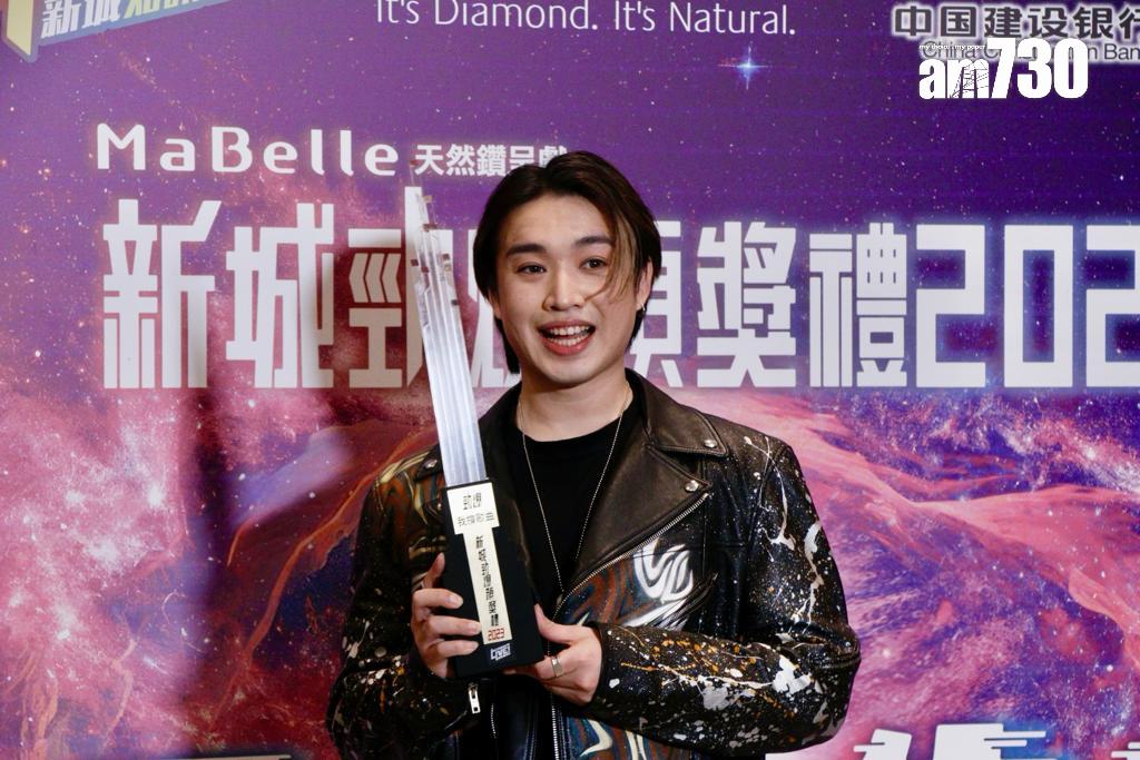 JER出席新城勁爆頒獎禮,憑《JM單身9》奪「勁爆我撐歌曲」。