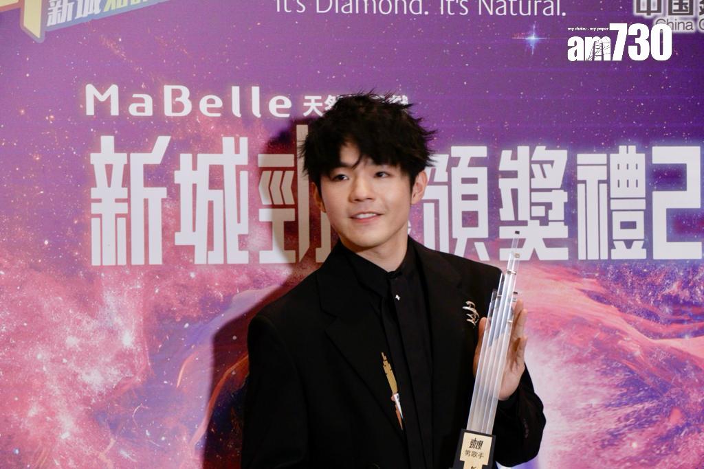 Ian陳卓賢獲出席新城勁爆頒獎禮,獲得「勁爆男歌手」獎。