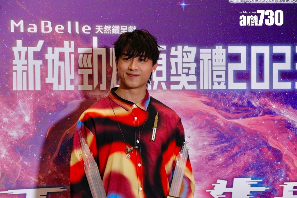 AK江𤒹生出席新城勁爆頒獎禮,奪「勁爆突破歌手」獎。