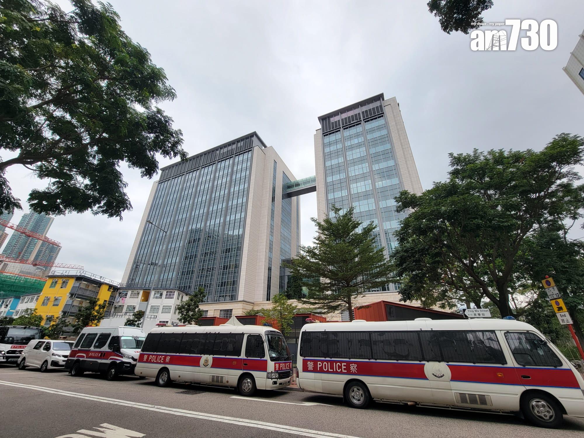 多輛警車駛抵現場戒備。(鍾式明攝)