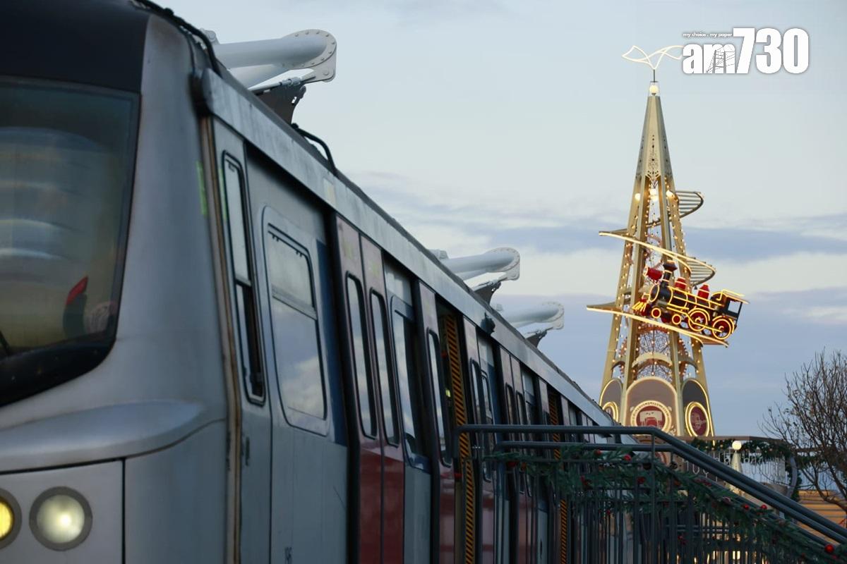 新開嘅「水上運動及康樂主題區」第四期趁聖誕節,設有以鐵路為主題嘅聖誕裝置。(林俊源攝)