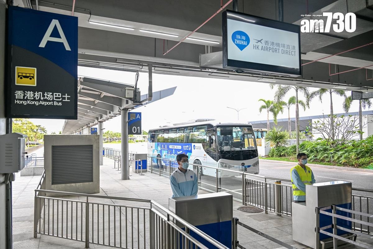 「經珠港飛」政策容許珠海旅客在大橋珠海口岸辦理登機證,其後乘接駁巴士經港珠澳大橋直達香港機場禁區。(中通社)