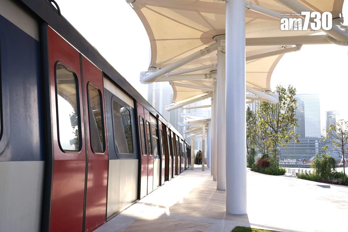 東鐵綫「烏蠅頭」列車已經過海去灣仔「海濱站」。(林俊源攝)