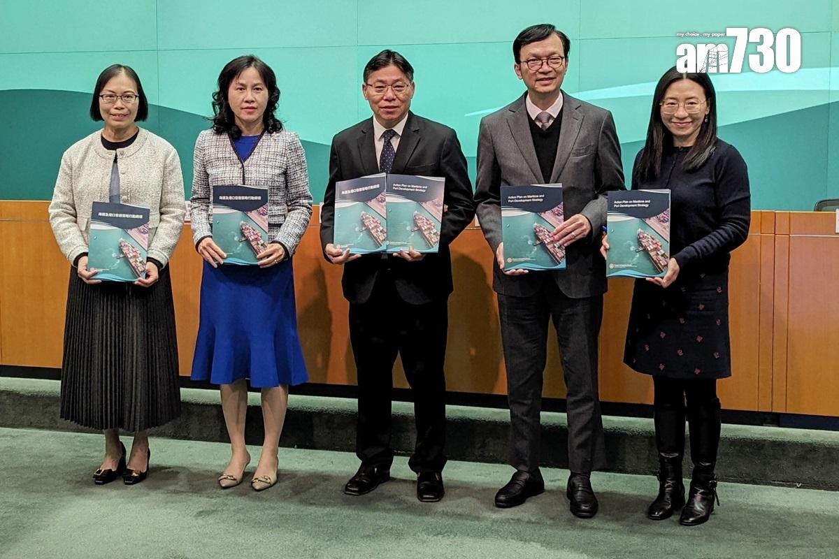 運輸及物流局發表《海運及港口發展策略行動綱領》,中為林世雄。(羅庸軒攝)