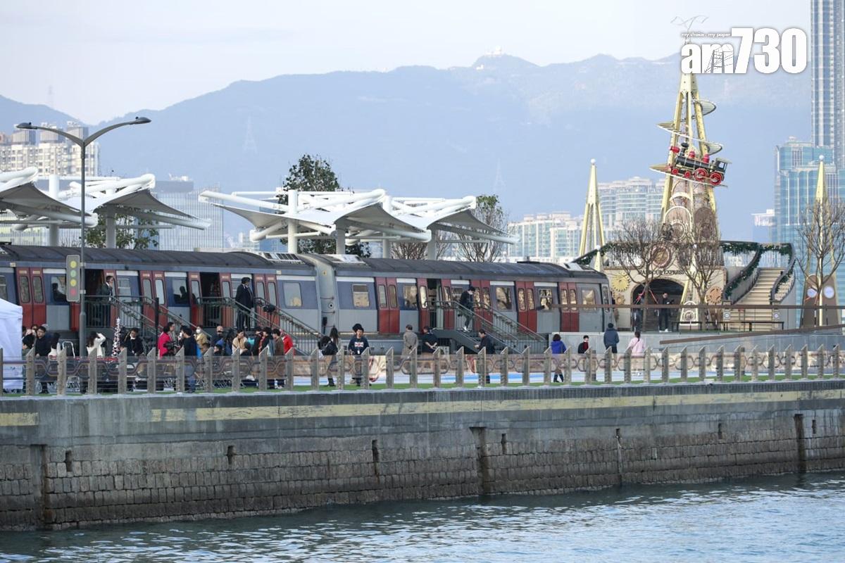 東鐵綫「烏蠅頭」列車已經過海去灣仔「海濱站」。(林俊源攝)