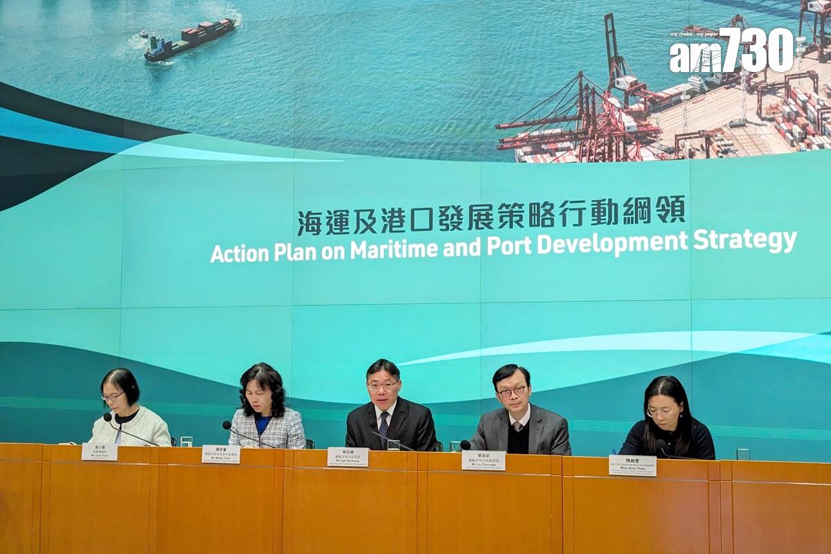 運輸及物流局發表《海運及港口發展策略行動綱領》,中為林世雄。(羅庸軒攝)