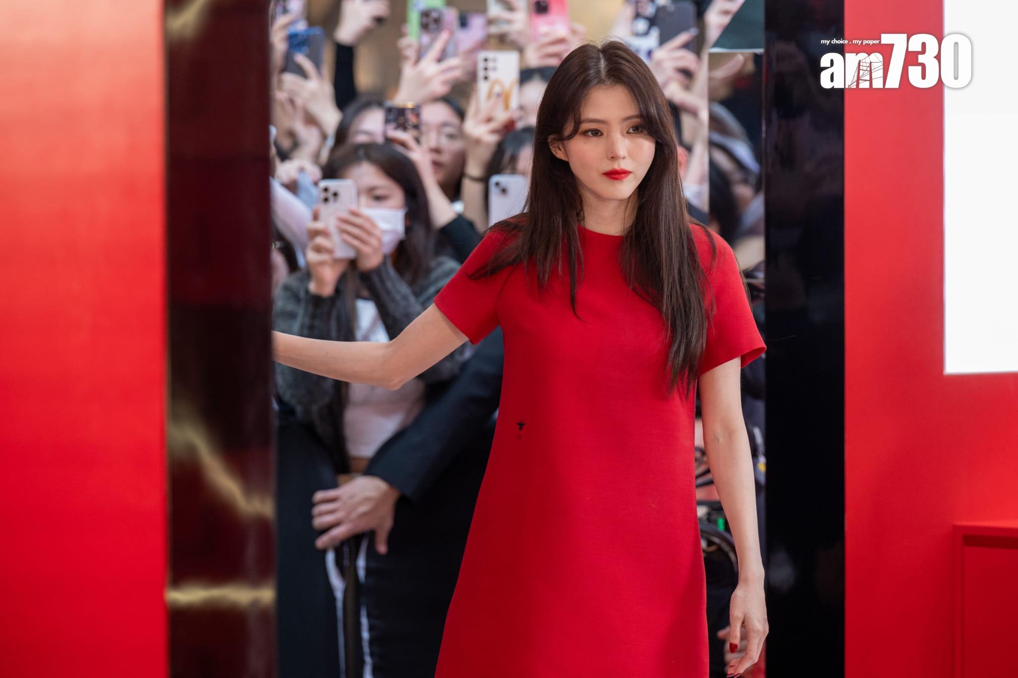 韓韶禧今日下午現身ifc,吸引大批支持者圍觀。 (陳奕釗攝)