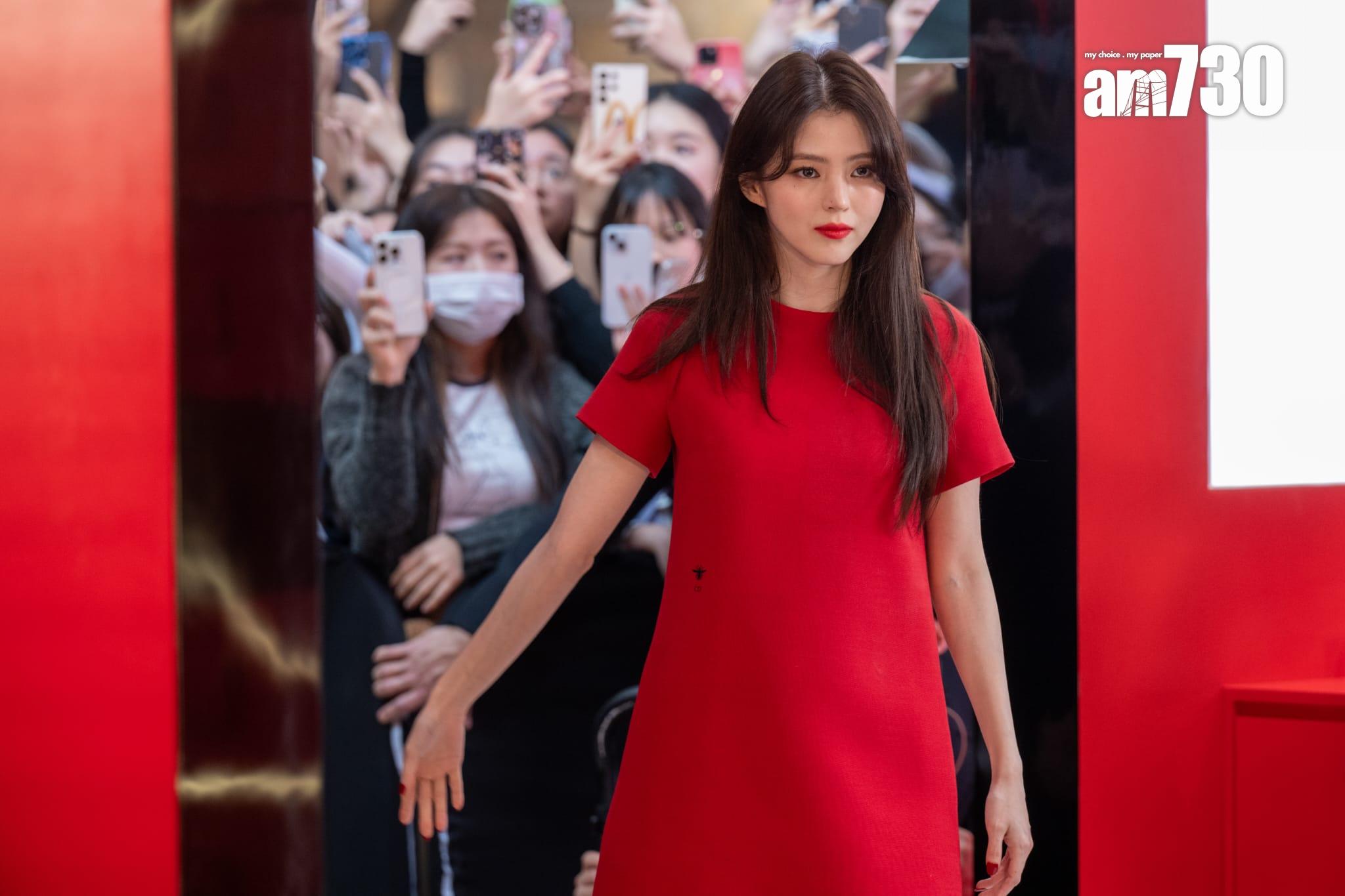 韓韶禧今日下午現身ifc,吸引大批支持者圍觀。 (陳奕釗攝)