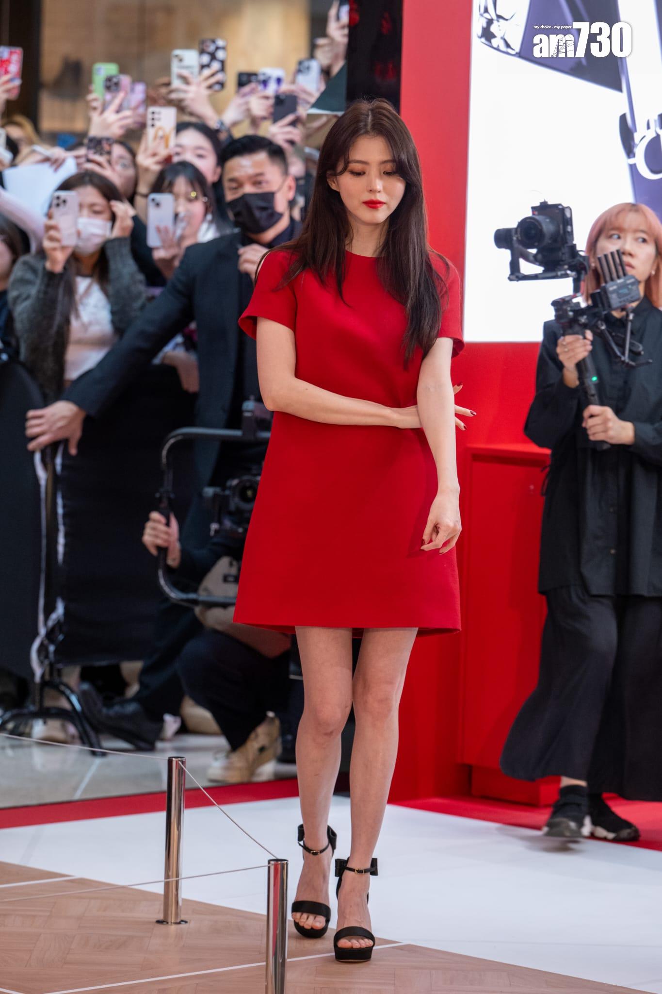 韓韶禧今日下午現身ifc,吸引大批支持者圍觀。 (陳奕釗攝)