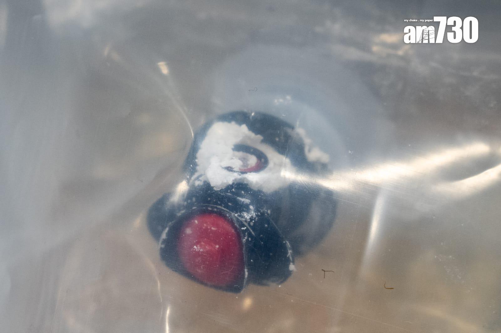 海關破最大宗液態可卡因案 444公斤毒品包裝成白酒掩飾(林靄怡攝)