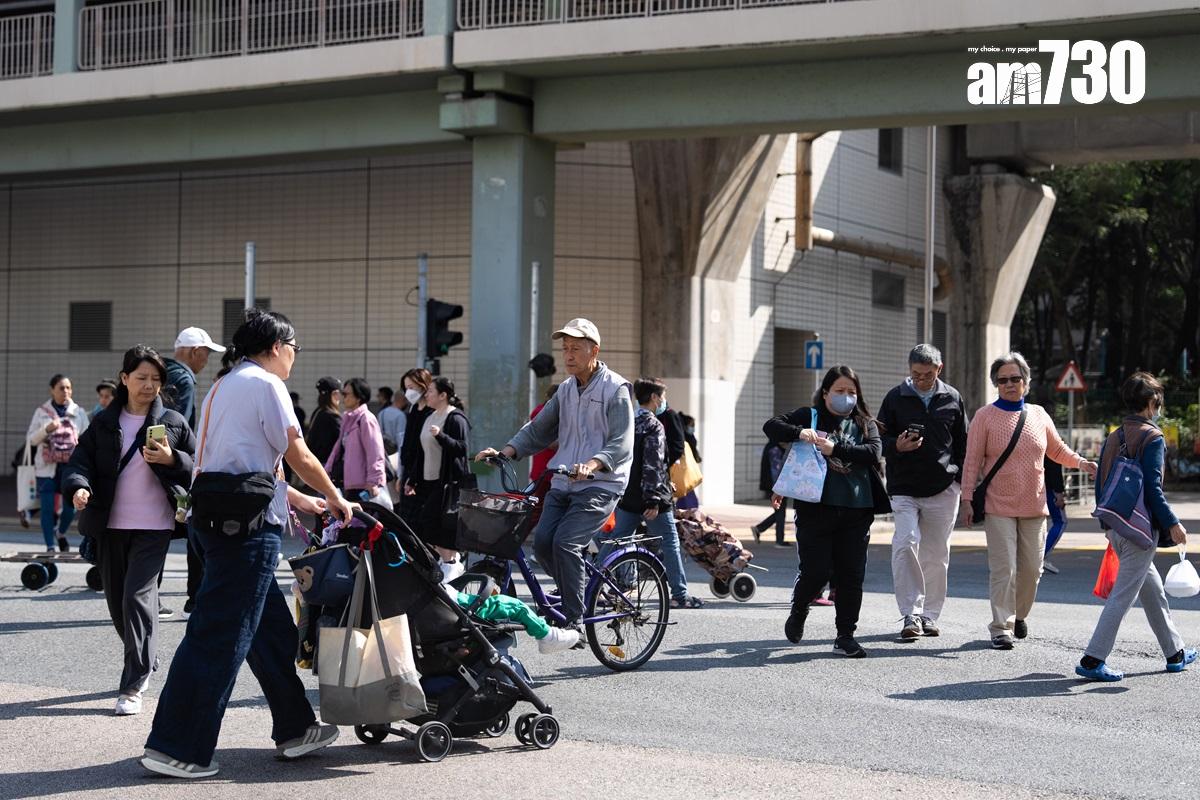 運輸署擬在沙田沙角街與逸泰街交界試行加設對角行人過路處。(林靄怡攝)
