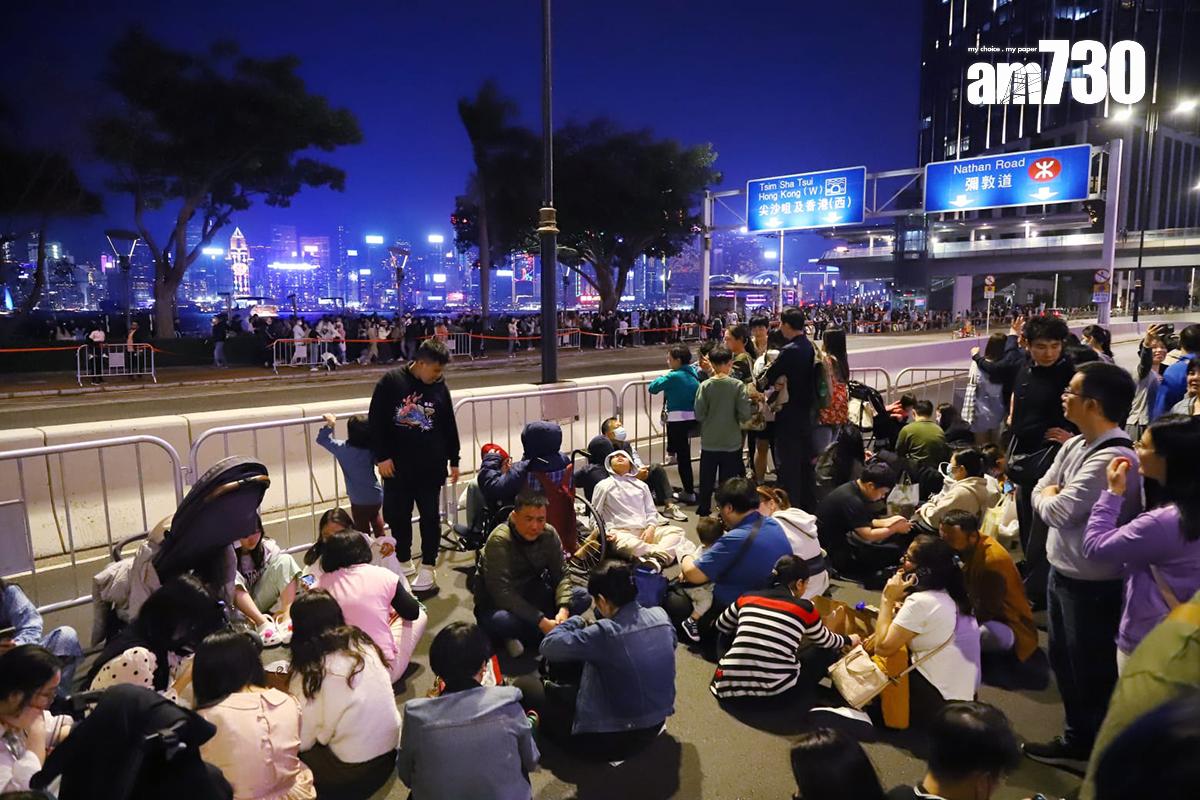 逾47.9萬人在維港兩岸觀賞煙花迎接2024年。(羅錦鴻攝)