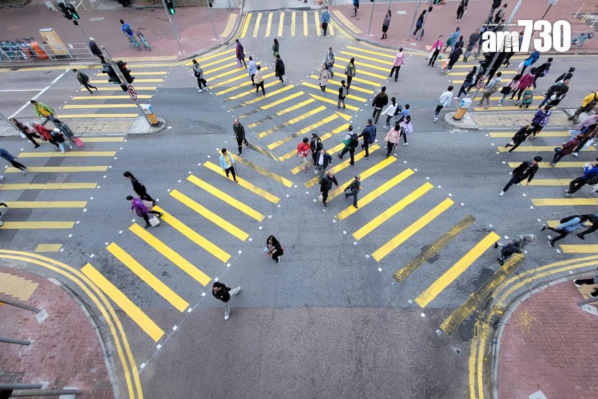 沙角街與逸泰街的「對角行人過路處」現正試用。(資料圖片/鍾式明攝)