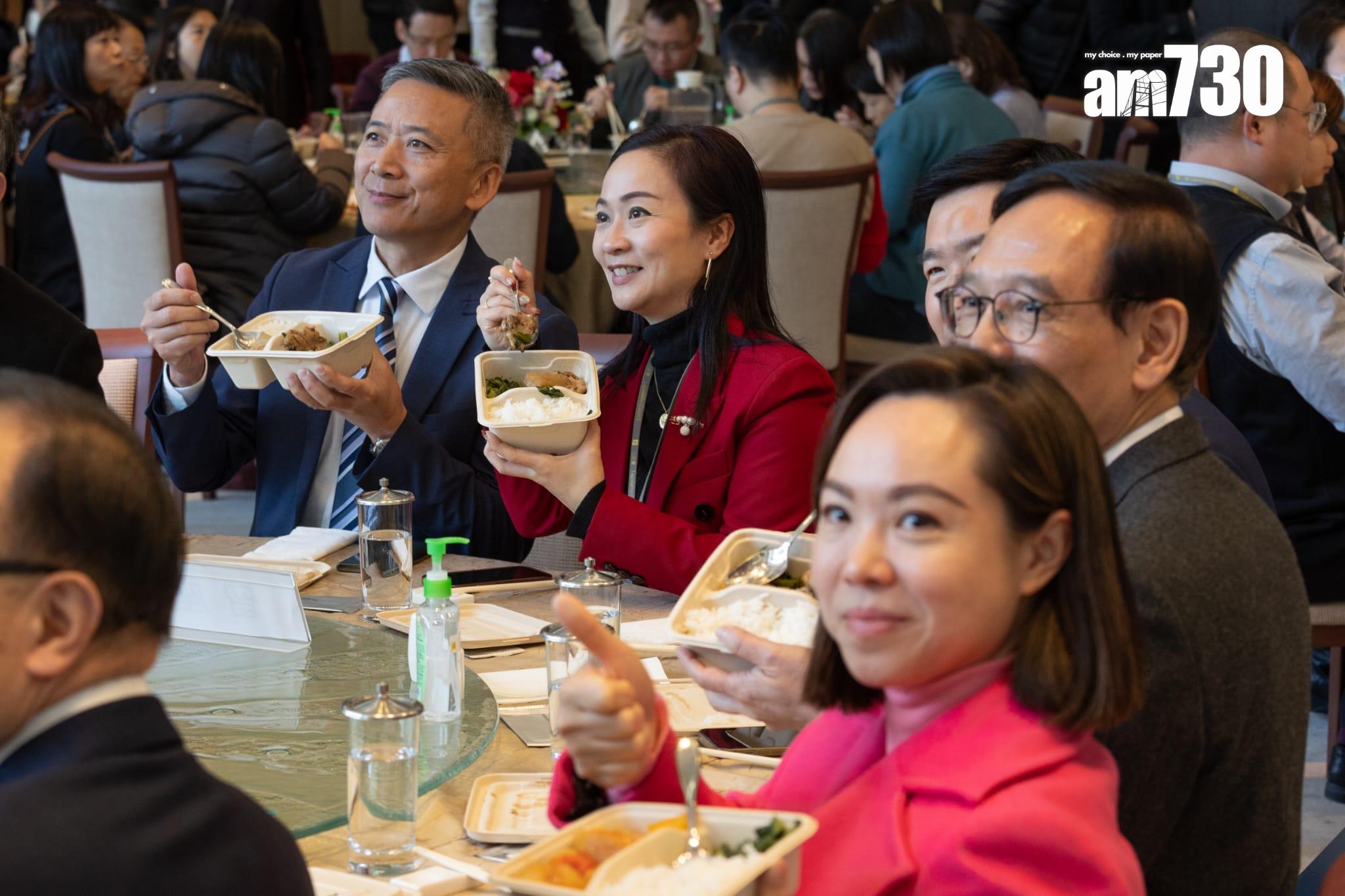 Ray Online|立法會舉辦惜食體驗日 議員齊齊食「剩餸」飯盒(蘇文傑攝)