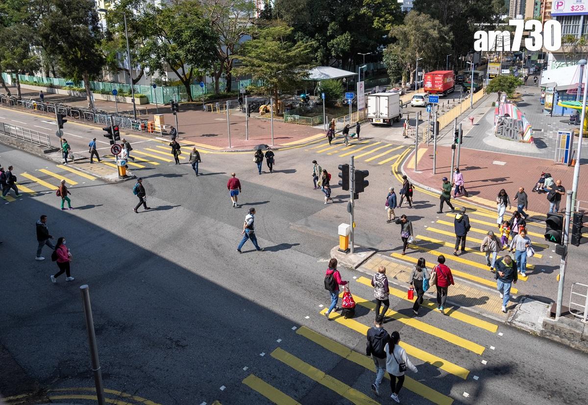 運輸署擬在沙田沙角街與逸泰街交界試行加設對角行人過路處。(林靄怡攝)