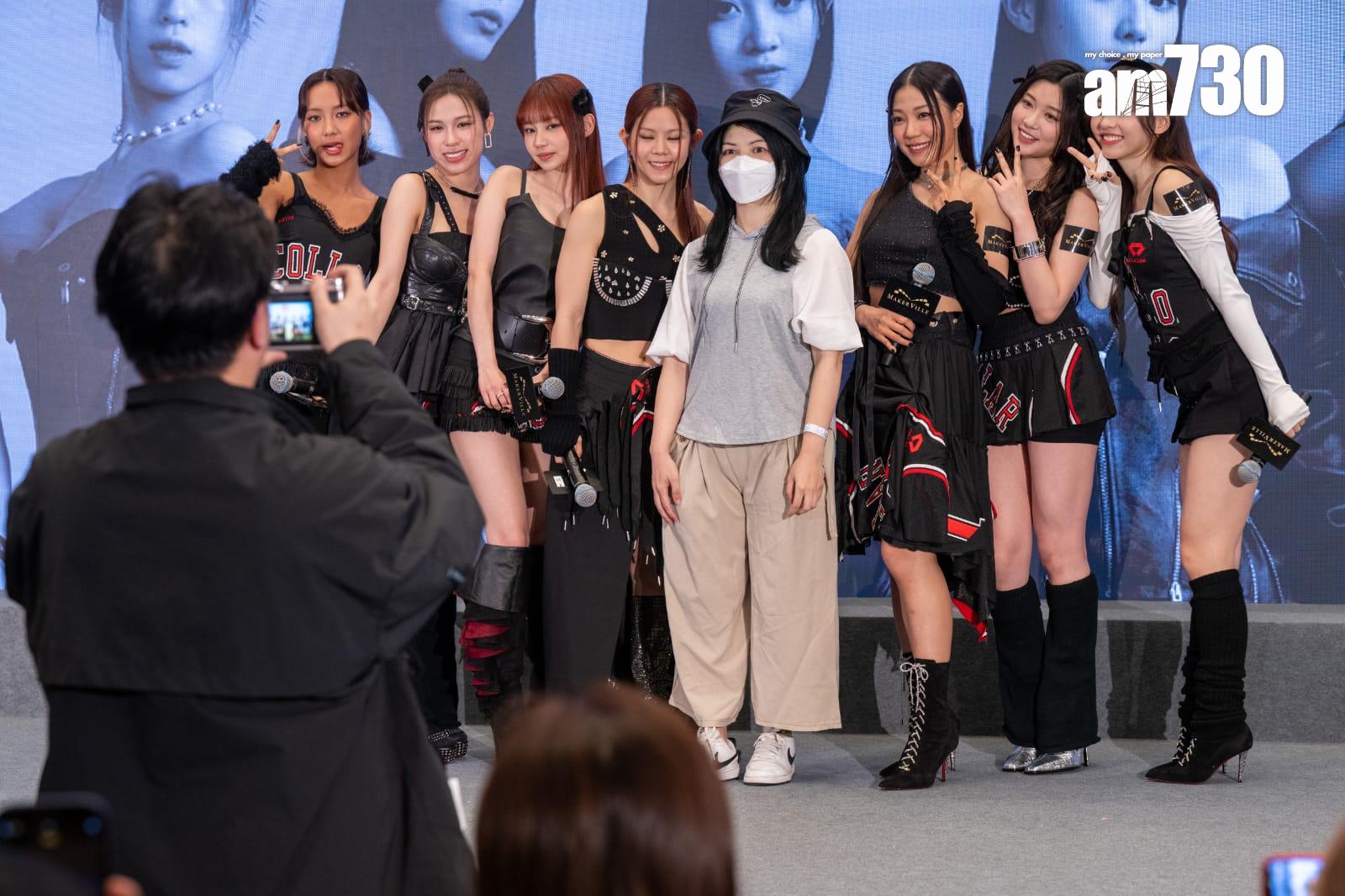 COLLAR慶祝成軍兩周年,於尖沙咀商場舉行生日會及簽名會。 (陳奕釗攝)