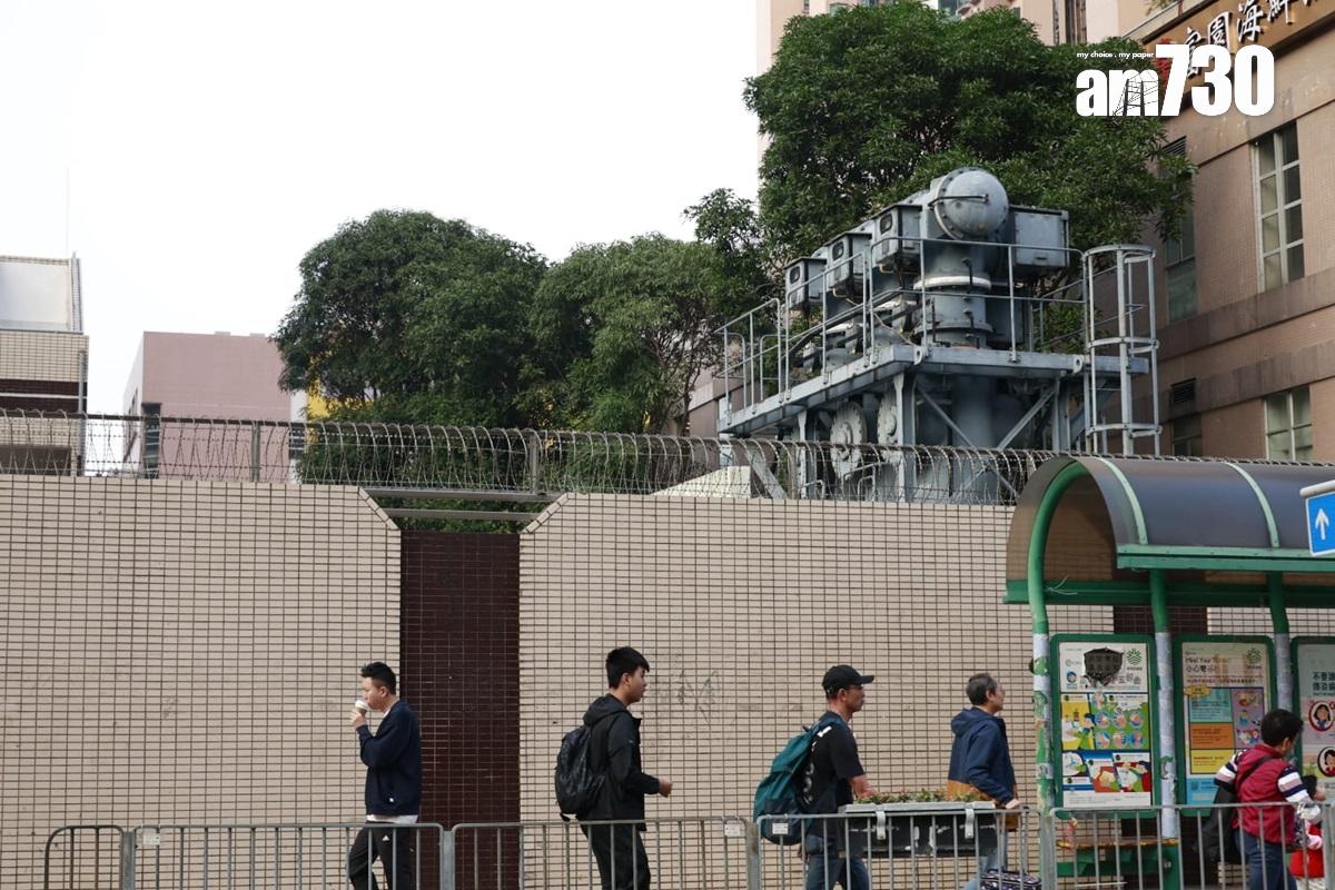 青衣牙鷹洲街變電站下午曾傳出巨響和冒出白煙。(林俊源攝)