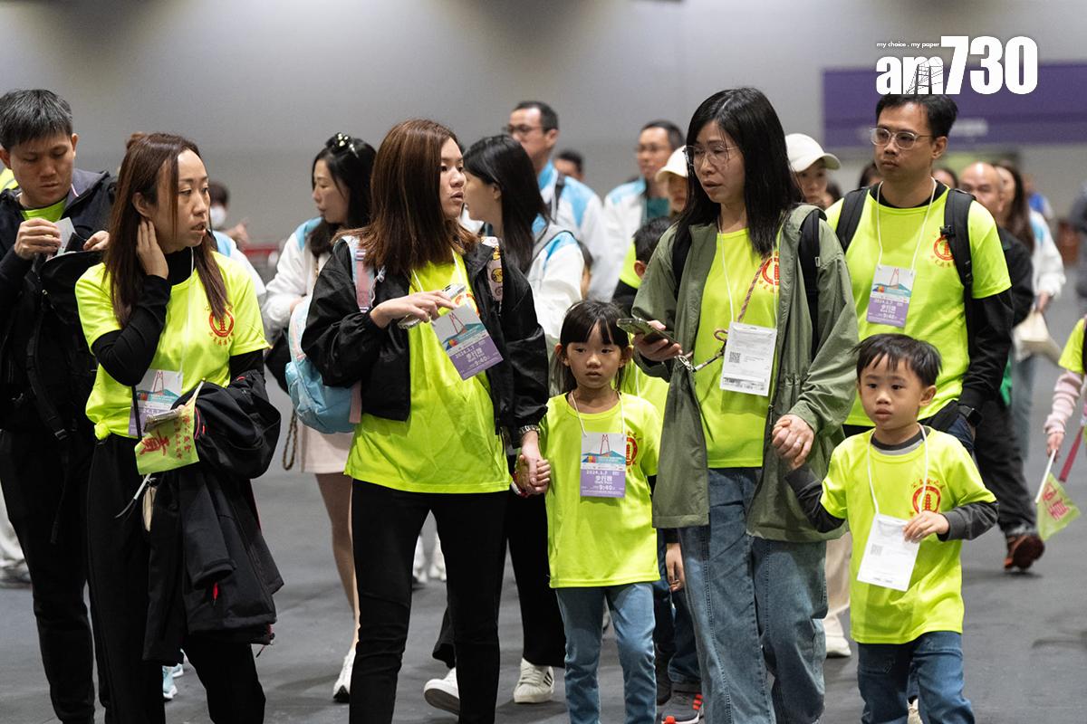 今日公益金百萬行有逾170隊步行隊伍參加。(林靄怡攝)