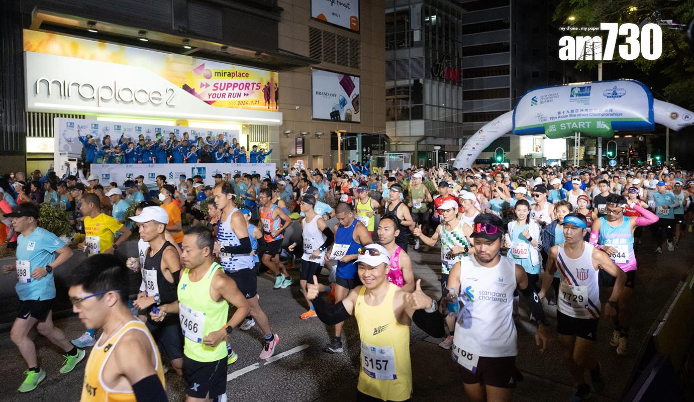 李家超清晨主持全馬挑戰組起步禮。(蘇文傑攝)