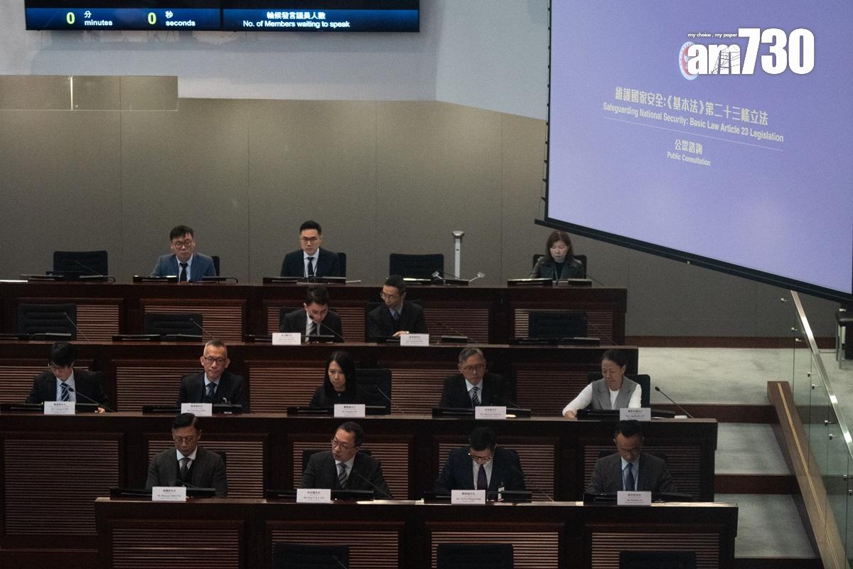 政府在諮詢期首日到立法會介紹《基本法》第23條立法建議。(林靄怡攝)