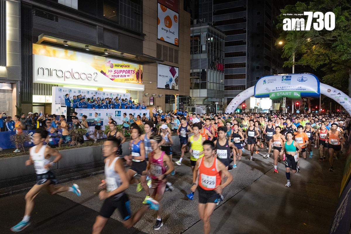 全馬挑戰組清晨在尖沙咀起步。(蘇文傑攝)