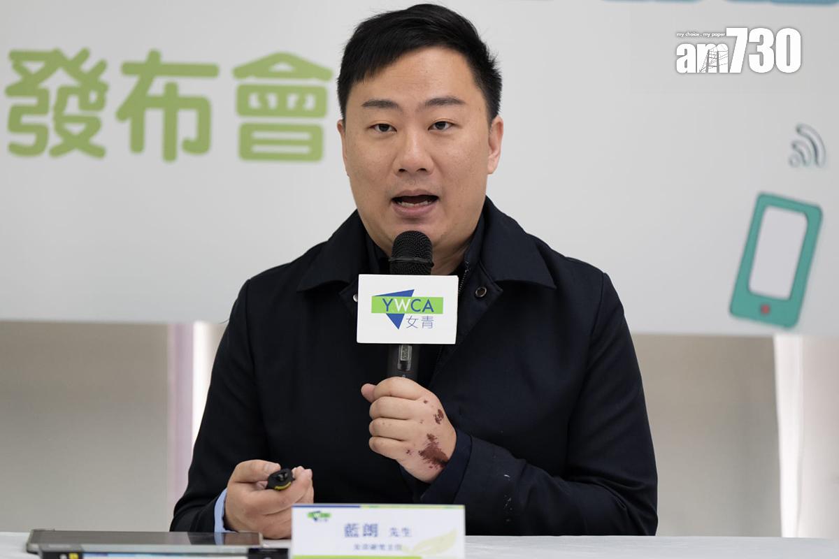 女青去年進行問卷調查,發現小學生每日平均花4小時用電子產品。(林靄怡攝)