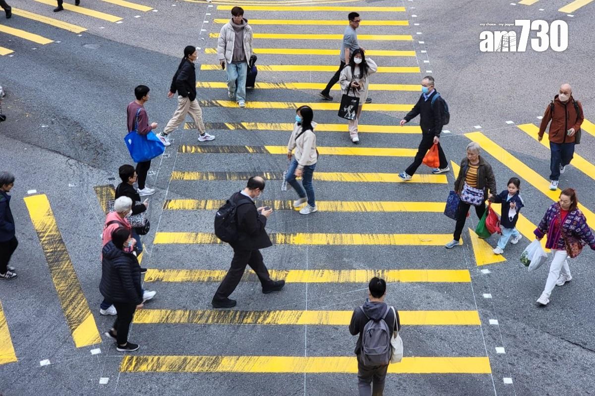 沙角街與逸泰街的「對角行人過路處」現正試用。(資料圖片/鍾式明攝)