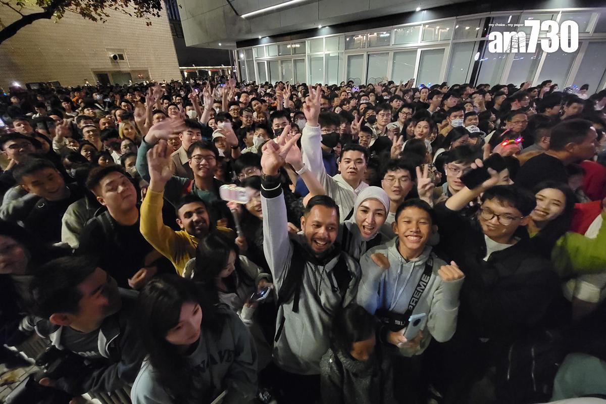 逾47.9萬人在維港兩岸觀賞煙花迎接2024年。(蘇文傑攝)