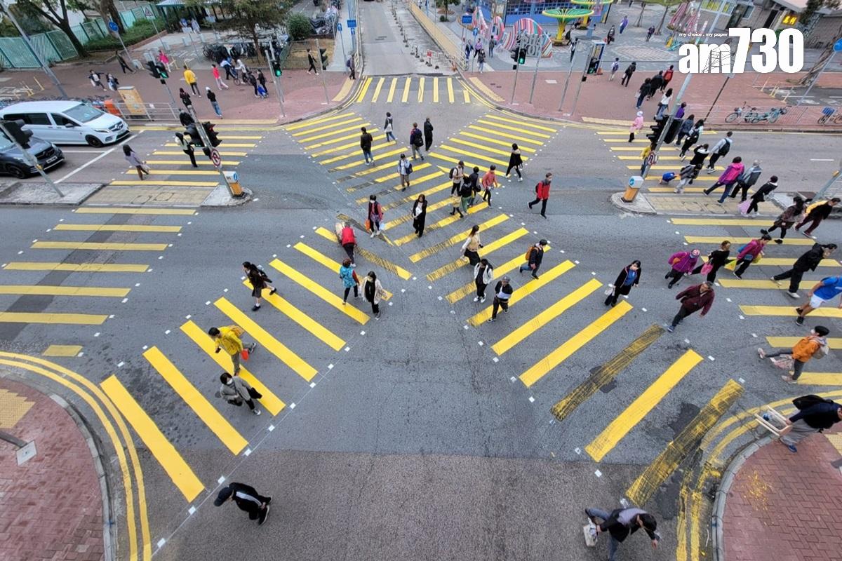 沙角街與逸泰街的「對角行人過路處」現正試用。(資料圖片/鍾式明攝)