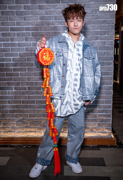 ANSONBEAN已習慣穿着紅底開運。 (陳奕釗攝)