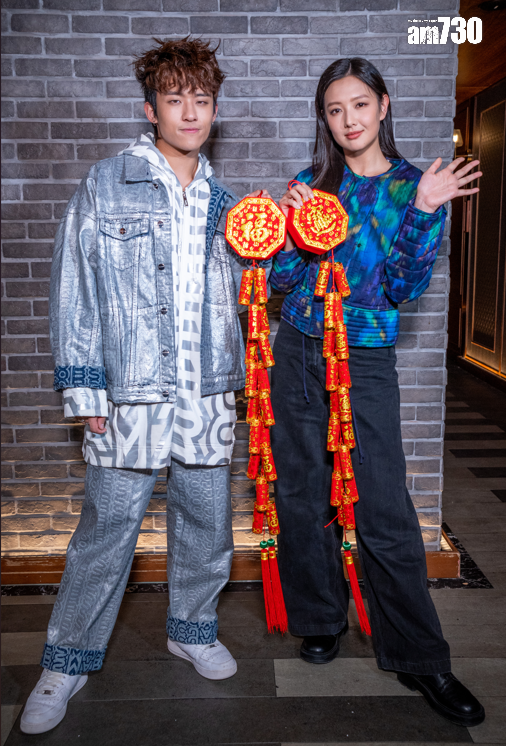 龍女Mandy譚旻萱與龍仔ANSONBEAN許下新年願望。 (陳奕釗攝)